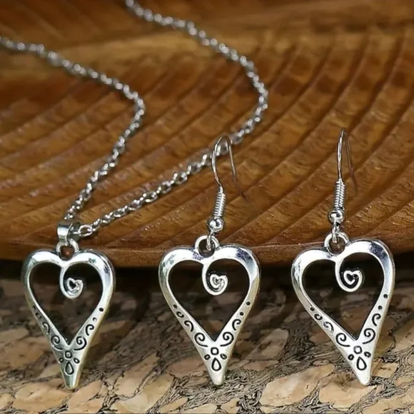 Silver Plated Scroll Heart Necklace and Earring Set NEW - Picture 3 of 8